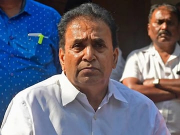 'अनिल देशमुखांची तत्कालिन एसपींना धमकी', सीबीआयचा धक्कादायक अहवाल, गुन्हा दाखल 'अनिल देशमुखांची तत्कालिन एसपींना धमकी', सीबीआयचा धक्कादायक अहवाल, गुन्हा दाखल