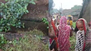 नाल्यामध्ये एक नवजात बाळ आढळलं नाल्यामध्ये एक नवजात बाळ आढळलं