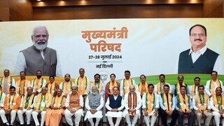 फडणवीसांसाठी भाजपने प्रोटोकॉल तोडला, मोदी-शाहांनी नेमका कोणता संदेश दिला?