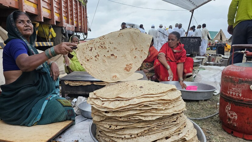 दरम्यान, आषाढी वारी मोठ्या उत्साहात पंढरीच्या दिशेने मार्गक्रम करत आहे. प्रत्येक वारकऱ्याला सावळ्या विठुरायाच्या भेटीची ओढ लागली आहे.