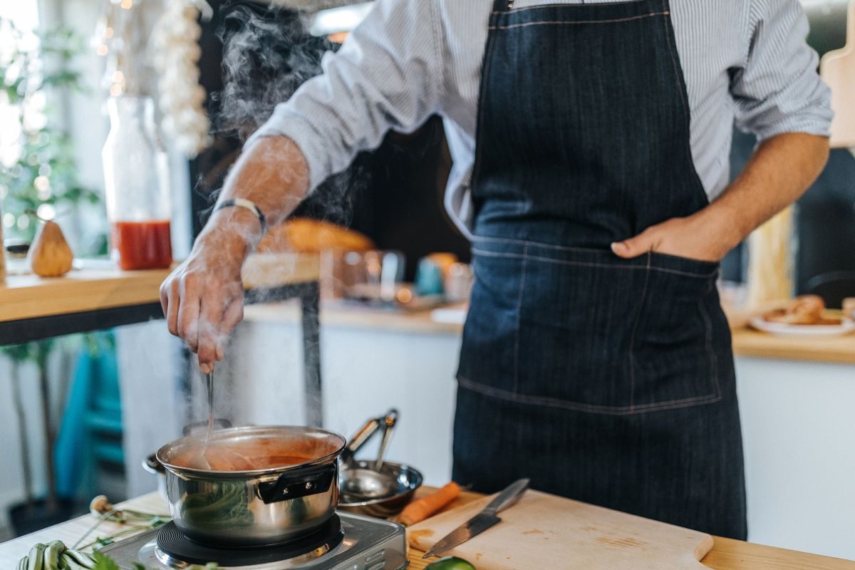 किसी की मृत्यु के बाद घर में चूल्हा या गैस क्यों नहीं जलाई जाती? गरुड़ पुराण क्या कहता है? किसी की मृत्यु के बाद घर में चूल्हा या गैस क्यों नहीं जलाई जाती? गरुड़ पुराण क्या कहता है?