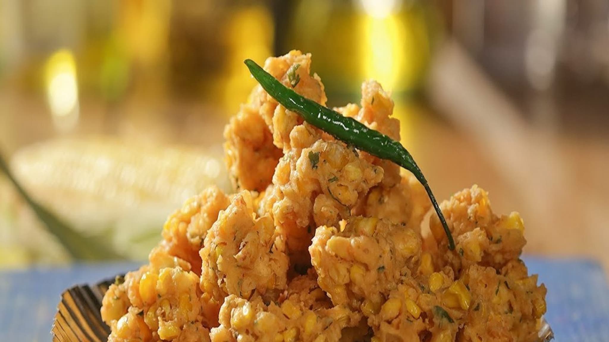 Corn Pakoda : पावसाळ्यात बनवा लोणावळा स्टाईल कुरकुरीत कॉर्न भजी, खाल तर बोट चाटत बसाल
