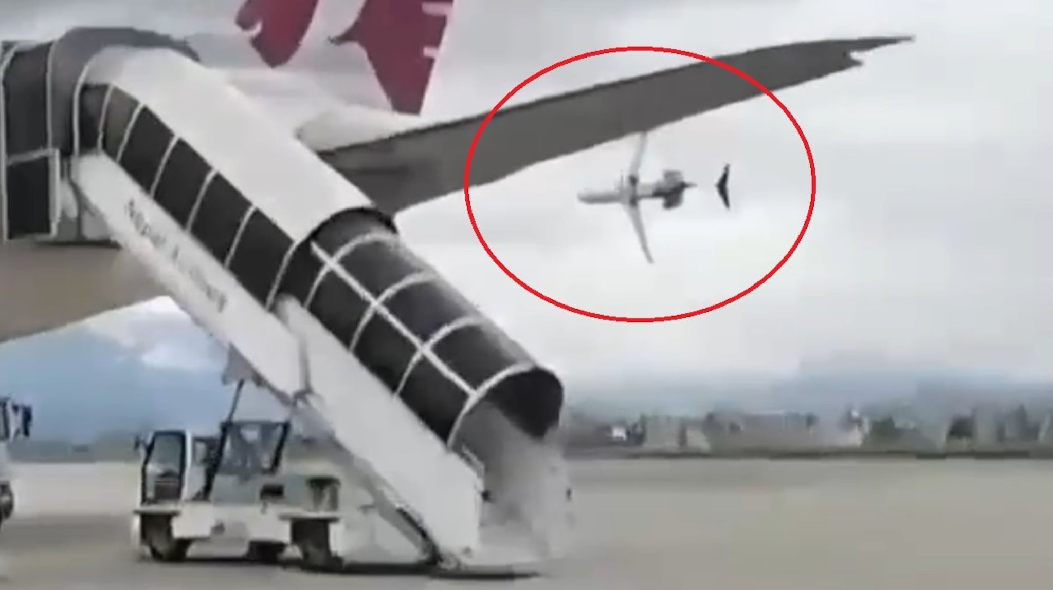 कागदासारखं कोसळलं 19 प्रवाशांचं विमान, काठमांडू दुर्घटनेचा समोर आला आणखी एक VIDEO 