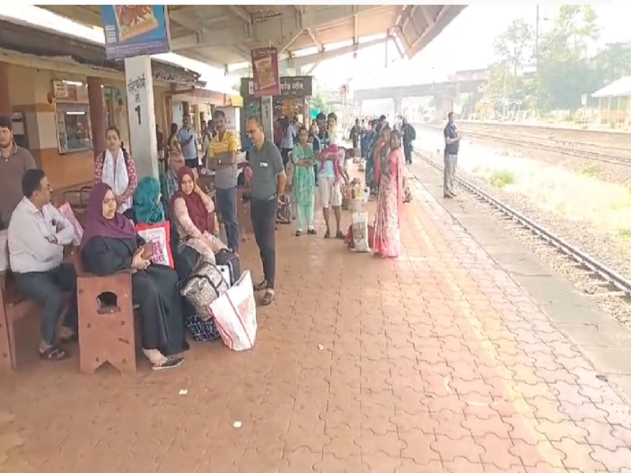 konkan railway trains cancelled : अति मुसळधार पावसाचा कोकण रेल्वेला फटका, 9 ट्रेन रद्द