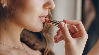 लिपस्टिकसाठी पोलिसांत धाव  (प्रतिकात्मक फोटो) 