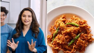 माधुरी दीक्षितच्या घरी अशी बनवली जाते कांदा भजी; स्वतः शेअर केला Video, एकदा ट्राय कराच माधुरी दीक्षितच्या घरी अशी बनवली जाते कांदा भजी; स्वतः शेअर केला Video, एकदा ट्राय कराच