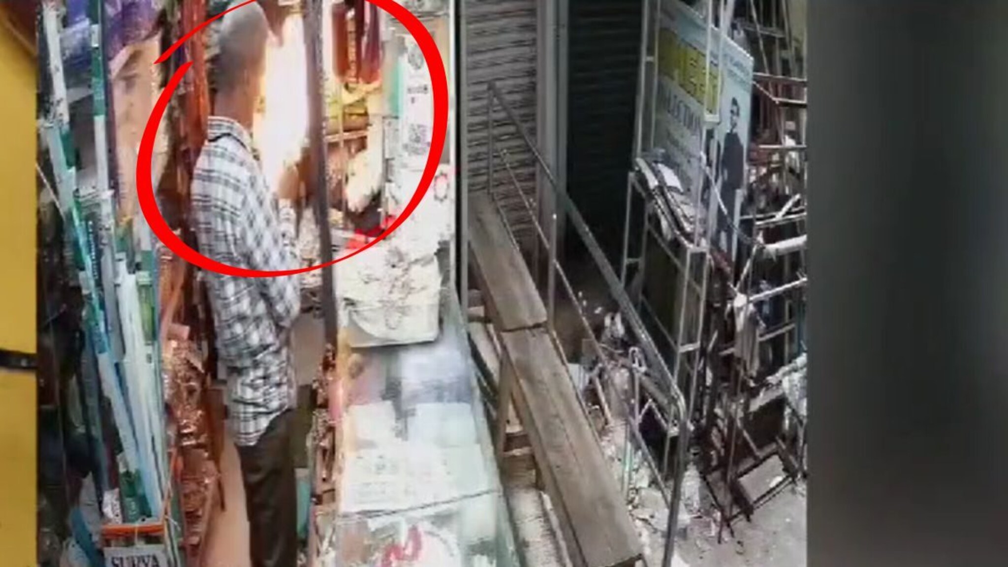 Mobile वर स्पीकर ऑन करुन बोलत असाल तर सावधान! नांदेडमध्ये तरुण थोडक्यात वाचला, PHOTOS