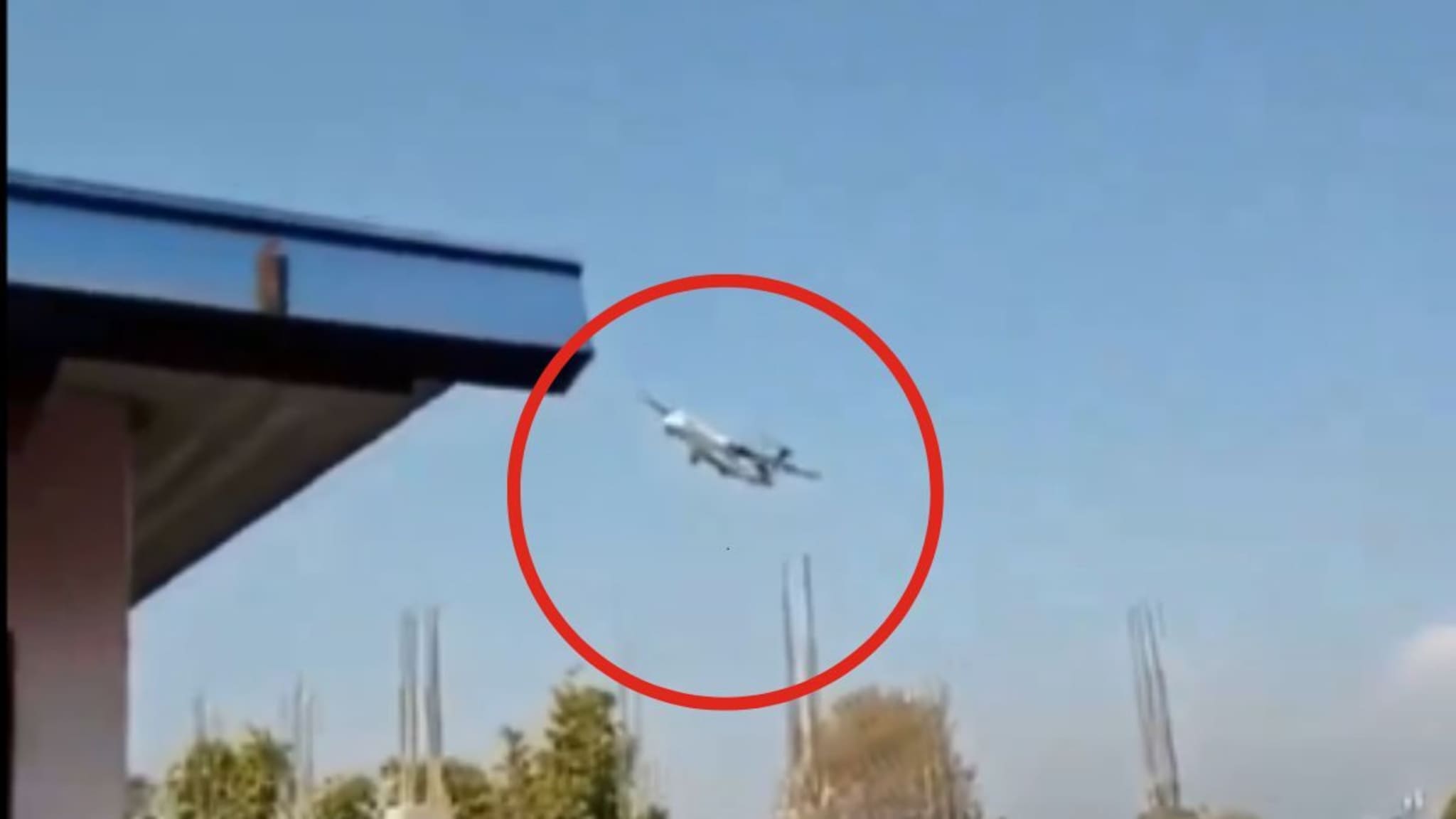 19 प्रवाशांसह विमान कसं कोसळलं, काठमांडू दुर्घटनेचा LIVE VIDEO