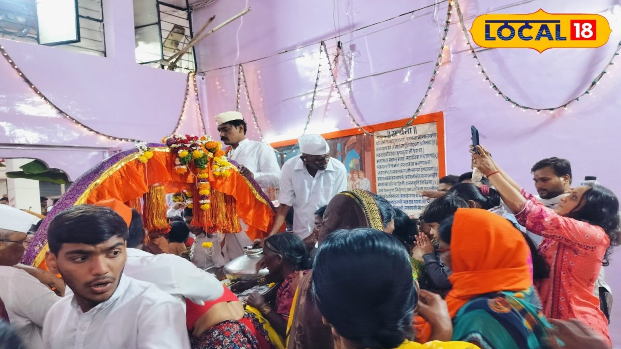 Ashadhi wari : माऊलींची पालखी विठोबा मंदिरात मुक्कामाला, दर्शनासाठी भाविकांची मोठी रिघ