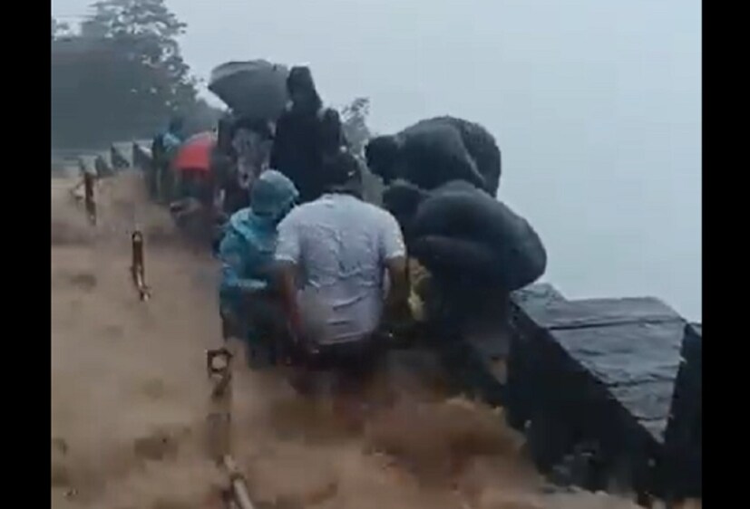 सद्यस्थितीत किल्ले रायगडावर असलेले पर्यटक यांना रोपवेने गड उतार करण्यात येत आहे. रोप वे प्रशासनाकडून रोपवे किल्ल्यावर जाण्यासाठी बंद करण्यात आला आहे .  31 जुलैपर्यंत कुणीही रायगड किल्यावर जाऊ नये असे आवाहन स्थानिक प्रशासनाने केले आहे.