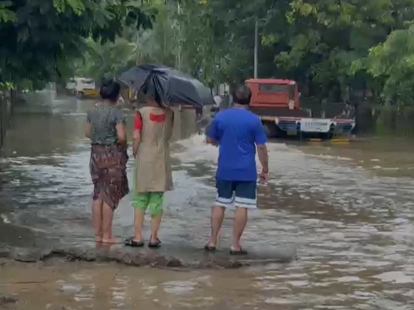आदई आणि सुकापूर भागातील गावांमध्ये पाणी भरू लागलं असून रस्ते आणि सोसायट्यांमध्ये मोठ्या प्रमाणात पाणी साचलं आहे. स्थानिक प्रशासनाने पाणी काढण्याचं काम तत्काळ सुरू केलं आहे.