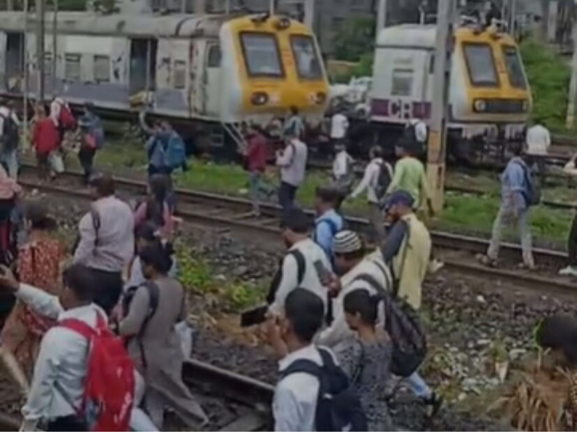 जुनी इमारत पाडण्याचं काम सुरू होतं. याचवेळी पावसामुळे बांबू कोसळल्याचं सांगितलं जात आहे. 