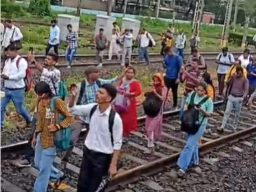 या घटनेनंतर प्रवासी ट्रेनमधून उतरुन ट्रॅकवरुन चालताना दिसले. घटनेमुळे फास्ट ट्रॅकवरील लोकलही उशिराने धावत आहेत.