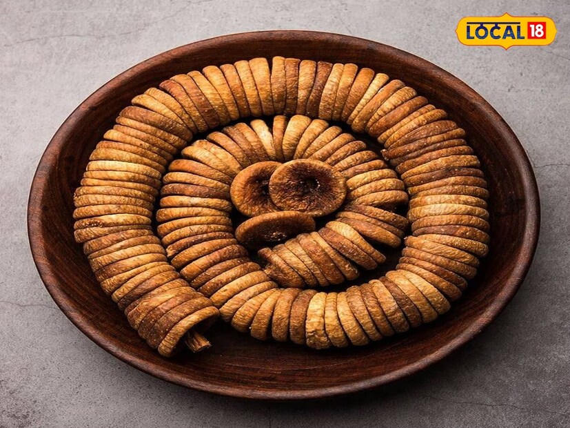  डॉक्टरांनी सांगितलं की, अंजीरमध्ये अँटिऑक्सिडंट्स आणि मिनरल्स भरपूर प्रमाणात असतात. हे फळ त्वचेसाठीसुद्धा <a href="https://news18marathi.com/lifestyle/health/home-remedies-for-headaches-and-digestive-disorders-mhij-1226714.html">फायदेशीर</a> ठरतं. यामुळे त्वचेतला ओलावा टिकून राहतो आणि नैसर्गिक तेज येतं.