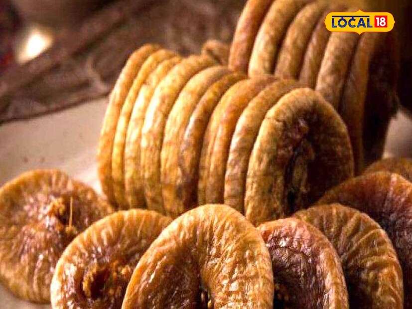  अंजीरमध्ये असलेल्या ओमेगा-3, ओमेगा-6 फॅटी अ‍ॅसिड्समुळे कोलेस्ट्रॉलची पातळी उत्तम राहते. ज्यामुळे हृदयविकारांचा धोका कमी होतो. आपण दररोज नाश्त्यात किंवा रात्री झोपण्यापूर्वी अंजीर खाऊ शकता. गरम पाण्यात भिजवून खाल्ल्यानंही अंजीर <a href="https://news18marathi.com/lifestyle/health/lose-your-weight-fast-with-weight-loss-fasting-mhij-1226781.html">आरोग्यासाठी फायदेशीर</a> ठरतं.