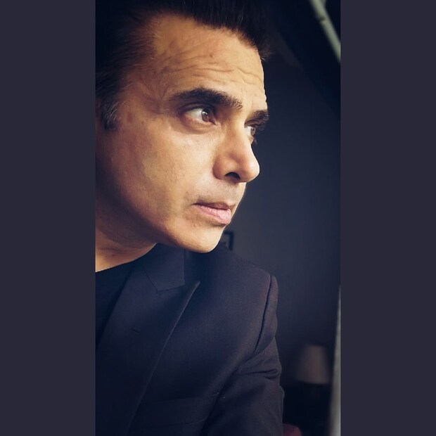 ग्यारह ग्यारह ही थ्रीलर सीरिज सर्वांना माहिती असेल. यातील अभिनेता हर्ष छाया यांनी बोटॉक्स केल्याची माहिती समोर आली आहे. त्यांना सुंदर दिसण्याची गरज होती म्हणून त्यांनी असं केल्याचं सांगितलं. ग्यारह ग्यारह ही थ्रीलर सीरिज सर्वांना माहिती असेल. यातील अभिनेता हर्ष छाया यांनी बोटॉक्स केल्याची माहिती समोर आली आहे. त्यांना सुंदर दिसण्याची गरज होती म्हणून त्यांनी असं केल्याचं सांगितलं.