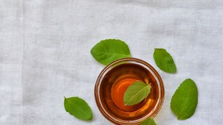 रोज सकाळी फक्त 4 तुळशीची पाने खा