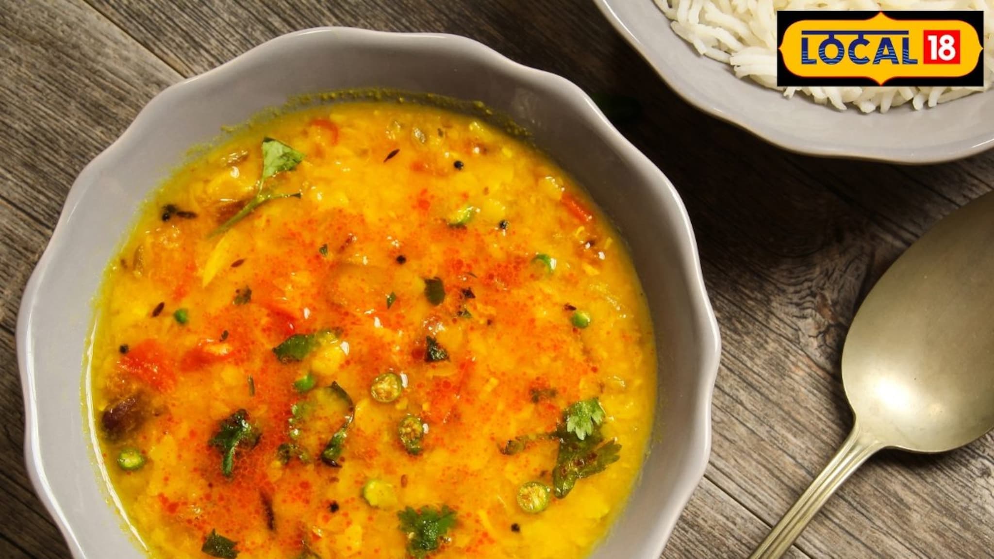 घरच्या डाळीला द्या थोडा ट्विस्ट; एवढी भारी होईल की, खाणारे बोटं चाटत राहतील!