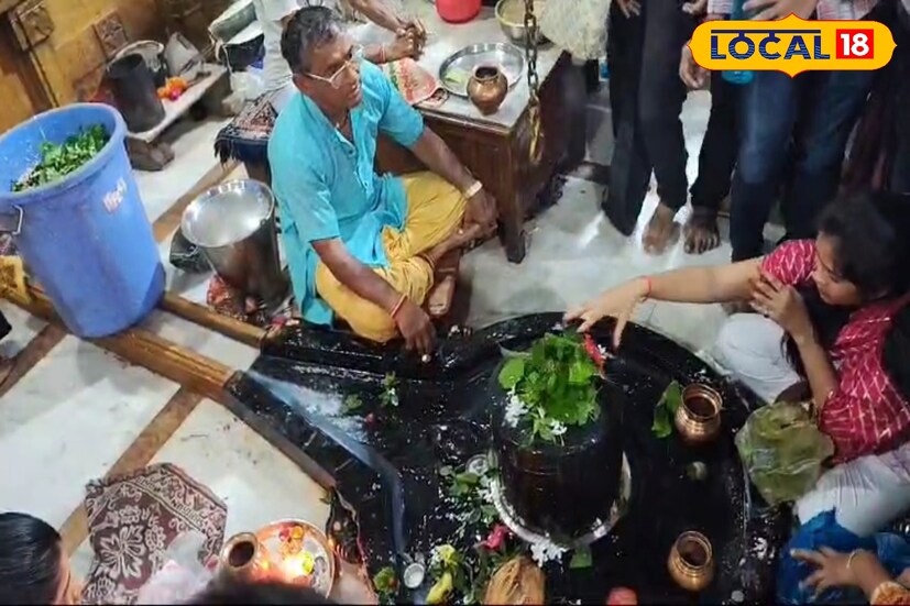श्रावण महिना हा हिंदू धर्मातील अत्यंत पवित्र असा महिना मानला जातो. त्यामुळे या महिन्याची भाविक आतुरतेने वाट पाहत असतात. या महिन्यात शंकराची आराधना केल्याने भाविकांना मोठा लाभ होतो, असे सांगितले जाते.