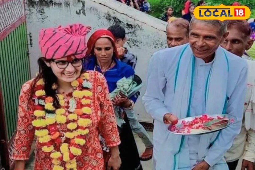 नरेशी मीणा हिच्या कुटुंबात तिची आई छोटी देवी, वडील राजमल आणि दोन मोठे भाऊ शिवराम आणि लक्ष्मीकांत यांचा समावेश आहे. तिने आपल्या गावातील सरकारी शाळेत 9 वी पर्यंतचे शिक्षण पूर्ण केले. त्यानंतर 12 वी शिक्षण सवाई माधोपूर येथील सुरभि पब्लिक स्कूल येथून पूर्ण केले. यानंतर 2015 मध्ये त्यांनी बीए मध्ये प्रवेश घेतला आणि 2017 मध्ये इतिहास, राज्यशास्त्र आणि हिंदी विषयात पदवीचे शिक्षण घेतले. यानंतर राज्यशास्त्रातच पदव्युत्तर पदवीचे शिक्षण घेतले. 