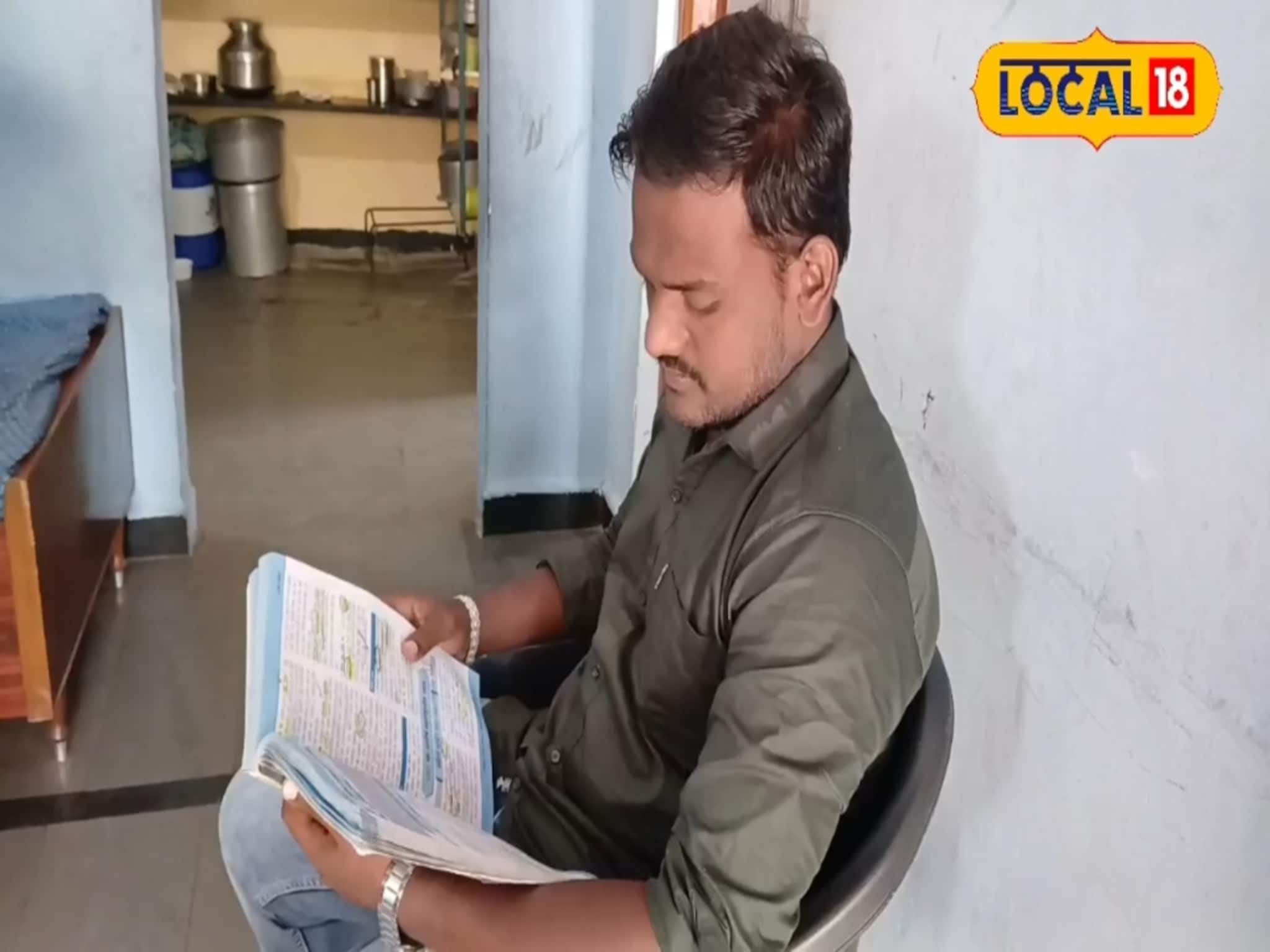 3 वर्षांपूर्वी आईचे निधन, वडील सुरक्षा रक्षक; पण पोरानं करुनचं दाखवलं!, सोलापूरचा रोहित बनला PSI