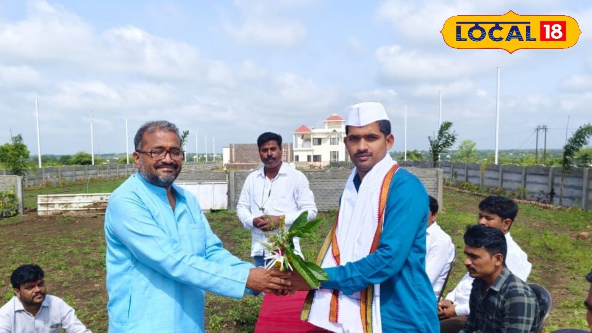सरकारी नोकरी लागलेल्या तरुणाईच्या हस्ते वृक्षारोपण, धाराशिवमधील हा अनोखा उपक्रम काय?, VIDEO