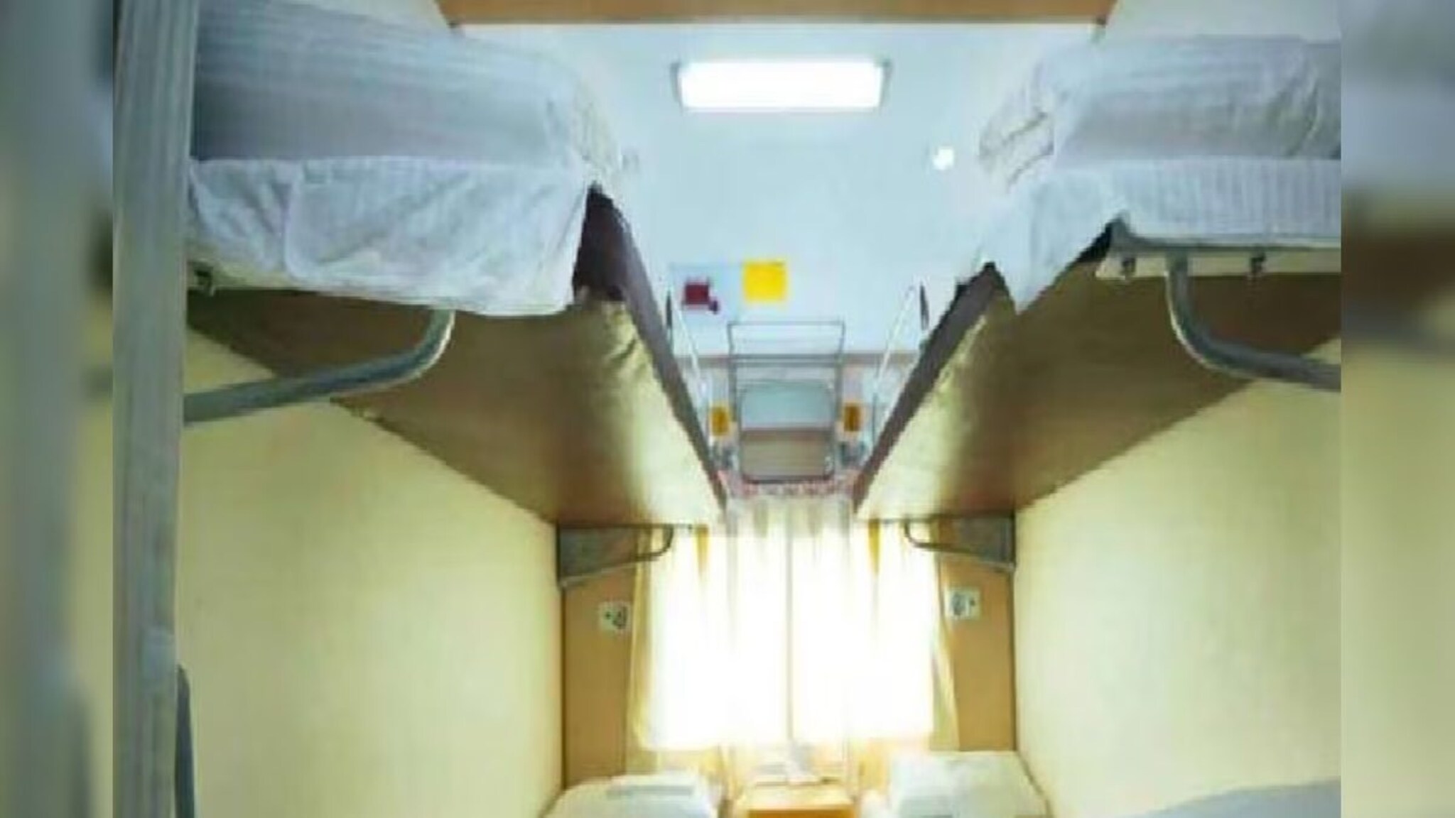 Railway Facts : रेल्वेत पांढऱ्या चादर, उशा का दिल्या जातात?