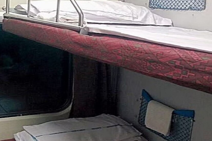 त्याशिवाय वेगवेगळ्या रंगांच्या चादरी वापरून, रंग एकमेकांना लागण्यापासून रोखण्यासाठी त्यांना स्वतंत्रपणे धुवावं लागेल. अशावेळ चादरी एकत्र धुतल्यास रंग दुसऱ्या चादरींना लागू शकतो, अशाने त्या खराब होतील, यामुळे देखील पांढऱ्या रंगाच्याच चादरी आणि उशांचे कवर वापरले जातात.