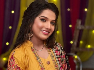 जिला बघून प्रेक्षकांच्या डोक्यात जाते सनक, त्या जान्हवी किल्लेकरचं खरं नाव काय? जिला बघून प्रेक्षकांच्या डोक्यात जाते सनक, त्या जान्हवी किल्लेकरचं खरं नाव काय?