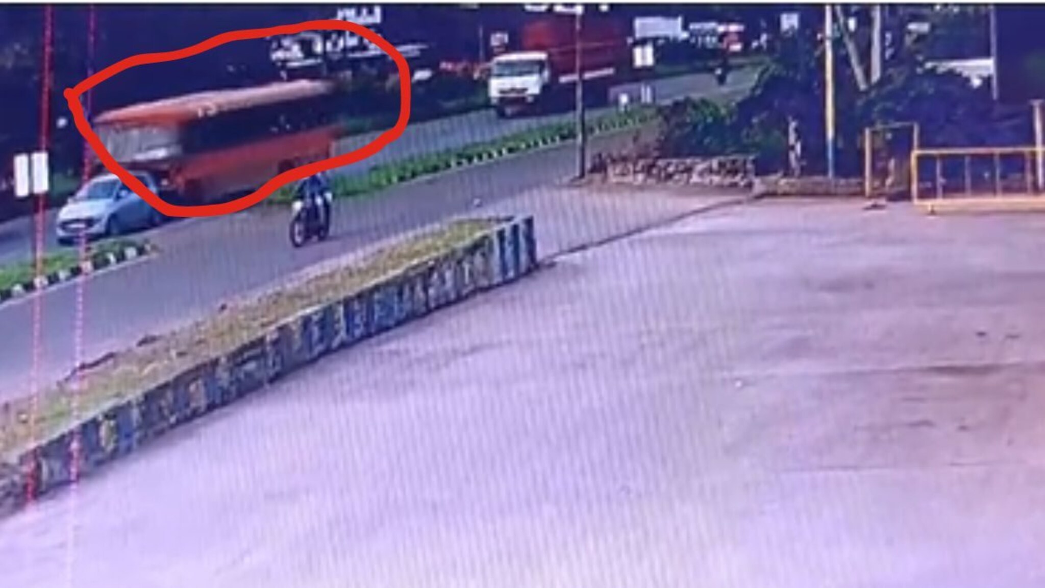 मोठी बातमी! भीषण आगीत एसटी बस जळून खाक; साताऱ्यात मोठी दुर्घटना, अपघाताचा Video