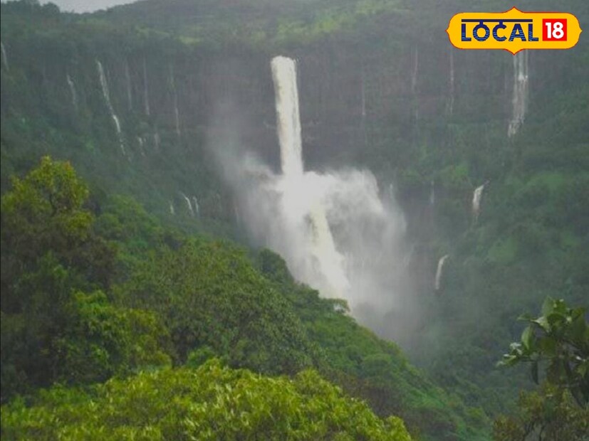  महाबळेश्वर तालुक्यातील लिंगमळा आणि भिलार धबधबा, इतर पर्यटनस्थळं, पाटण तालुक्यातील ओझर्डे (नवजा) आणि सडावाघापूर धबधबा, सातारा तालुक्यातील ठोसेघर, केळवली, वजराई-भांबवली धबधबे, कास तलाव तसंच जावळी तालुक्यातील ऐकीव या धबधब्याच्या ठिकाणी पर्यटक <a href="https://news18marathi.com/maharashtra/satara/unique-shivling-at-mahadev-temple-in-satara-msbs-mhij-1221483.html">आवर्जून</a> हजेरी लावतात.