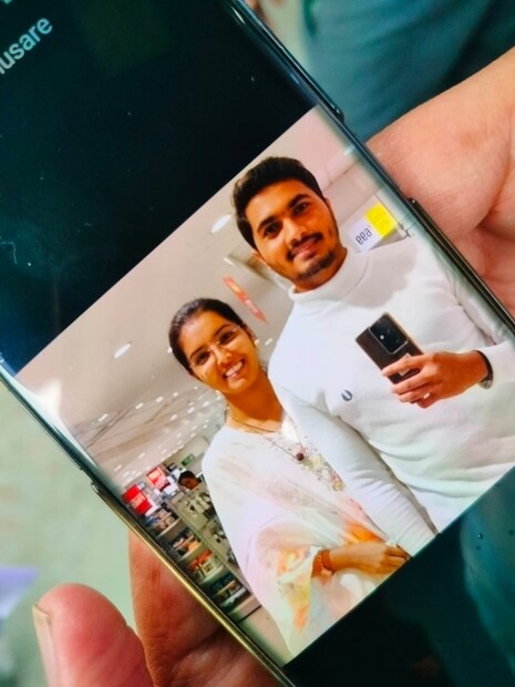 अविनाश कानजडे, प्रतिनिधी छत्रपती संभाजनगर : एका महिला डॉक्टर ने आपल्या पतीच्या छळाच्या त्रासाला कंटाळून आत्महत्या केल्याची धक्कादायक घटना समोर आली. प्रतीक्षा प्रीतम गवारे असं या डॉक्टर महिलेचे नाव असून लग्न झाल्यानंतर अवघ्या चार महिन्यातच या पत्नीने आपलं जीवन संपवलंय.