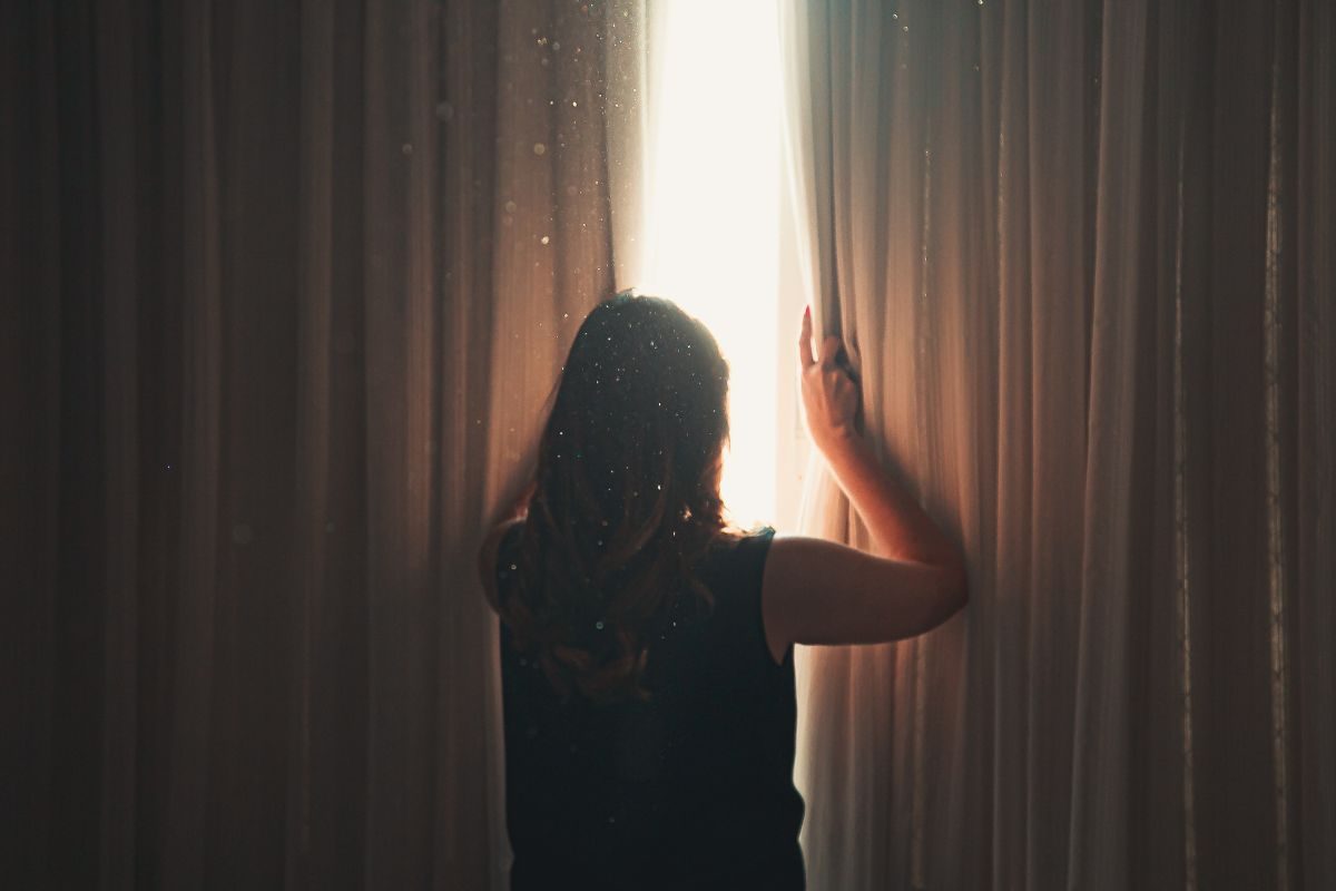 पति के घर से निकलते ही पत्नी ने तुरंत दरवाजा बंद कर लिया; कुछ ऐसा जो वह घर पर अकेले करने लगी…; इस वीडियो को हर कोई देख रहा है पति के घर से निकलते ही पत्नी ने तुरंत दरवाजा बंद कर लिया; कुछ ऐसा जो वह घर पर अकेले करने लगी…; इस वीडियो को हर कोई देख रहा है