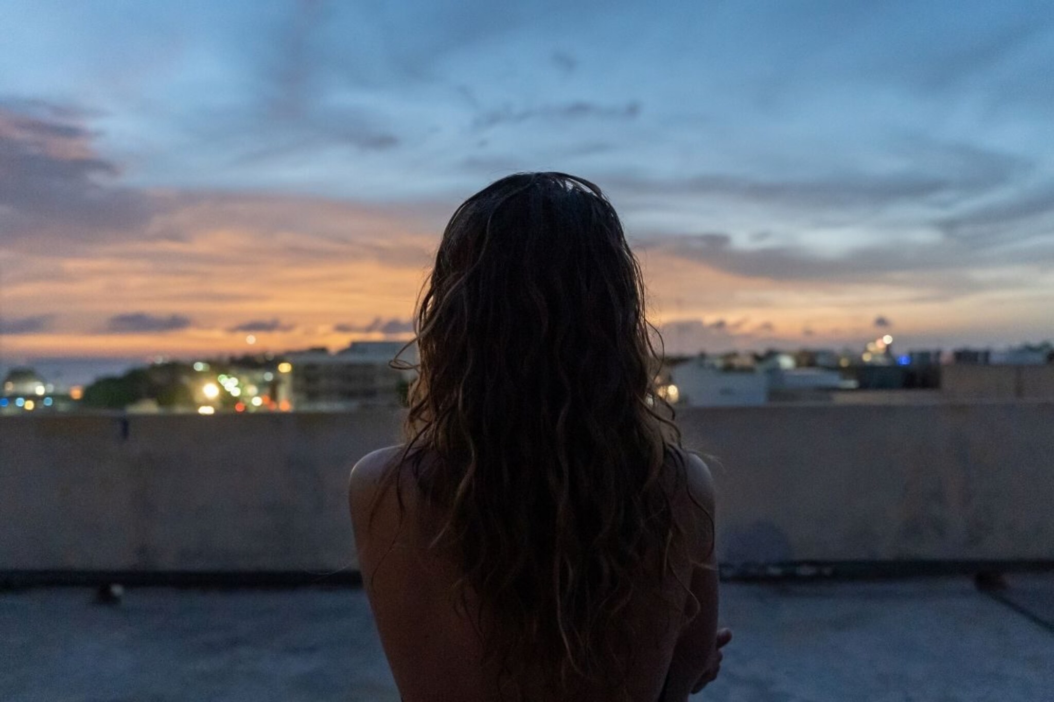 या गावात श्रावणात 5 दिवस महिला घालत नाहीत कपडे; तेव्हा पुरुष करतात 'हे' काम