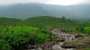 Badlapur : शहराचं नाव बदलापूर कसं पडलं? नावामागची कहाणी माहितीय का? Badlapur : शहराचं नाव बदलापूर कसं पडलं? नावामागची कहाणी माहितीय का?