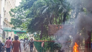 हिंदूंवर हल्ले, रस्त्यावर रक्तपात; शेख हसीनांनी देश सोडल्यानंतर बांगलादेशात आणखी 100 जण ठार हिंदूंवर हल्ले, रस्त्यावर रक्तपात; शेख हसीनांनी देश सोडल्यानंतर बांगलादेशात आणखी 100 जण ठार