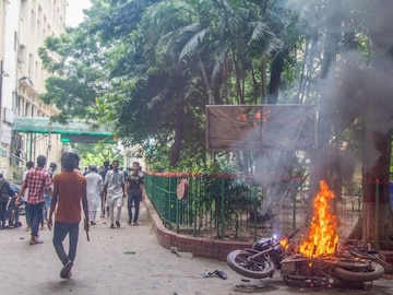 हिंदूंवर हल्ले, रस्त्यावर रक्तपात; शेख हसीनांनी देश सोडल्यानंतर बांगलादेशात आणखी 100 जण ठार