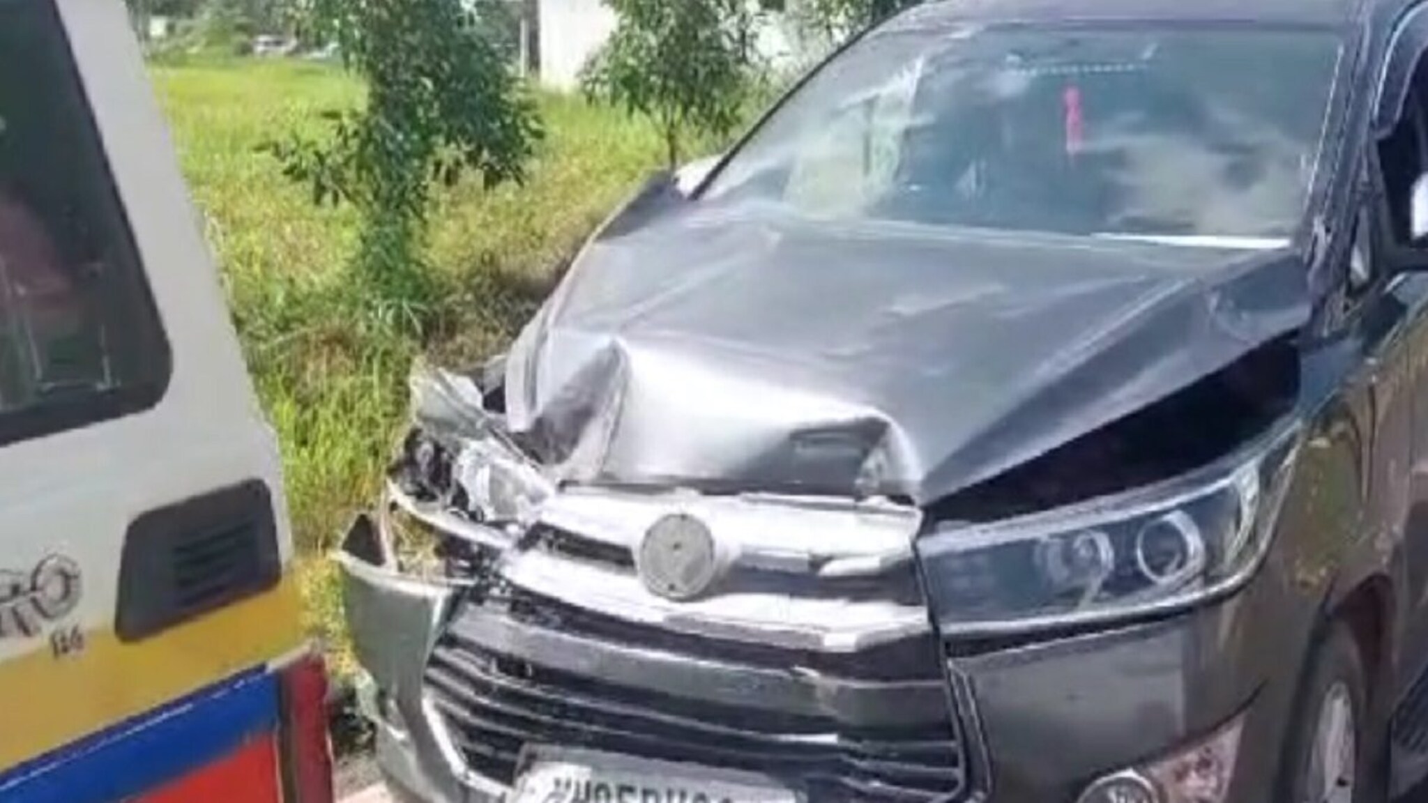 Jalgaon : मुख्यमंत्र्यांच्या ताफ्यातील वाहनांचा अपघात, जळगावातून मोठी बातमी समोर