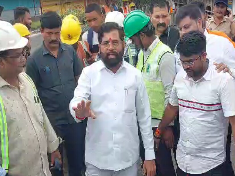 रॅपीड क्वीक सेटिंग हार्डनर, एम सिक्टी तंत्रज्ञानाच्या वापराने महामार्गावरील खड्डे बुजवण्याचे काम प्रगतीपथावर आहे. ठाणे, पालघर, नाशिक, रायगड जिल्ह्यातून होणाऱ्या अवजड वाहतुकीचे नियमन करा असं मुख्यमंत्री शिंदे यांनी सांगितलं.