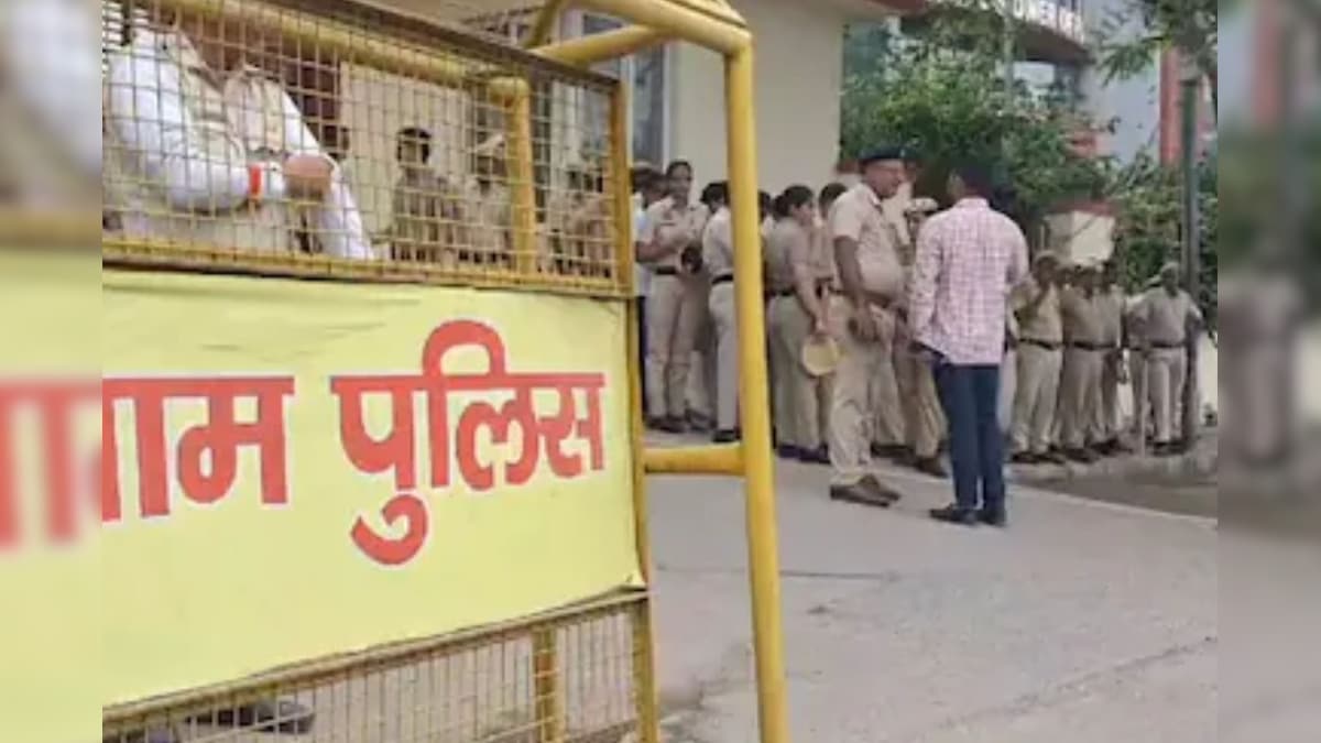घर में बाहर से लगा था ताला, दरवाजा तोड़ते ही अंदर दिखा करोड़ों रुपये का ‘माल’, पुलिस भी रह गई हैरान