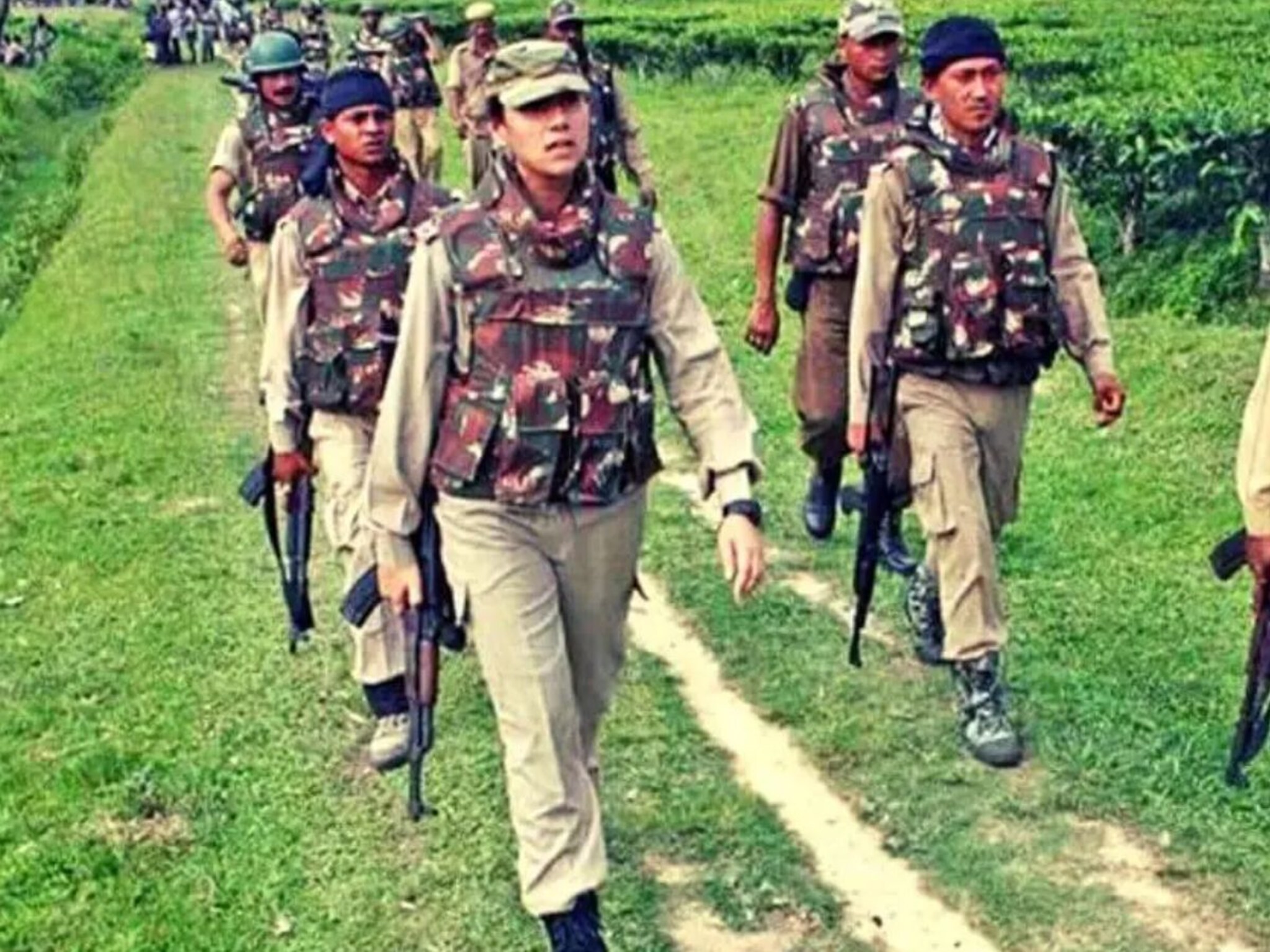 तुला जिवे ठार मारणार म्हणून धमक्या दिल्या, पण तिने 15 महिन्यांमध्ये केले 16 एन्काउंटर; कोण आहे महिला IPS अधिकारी?