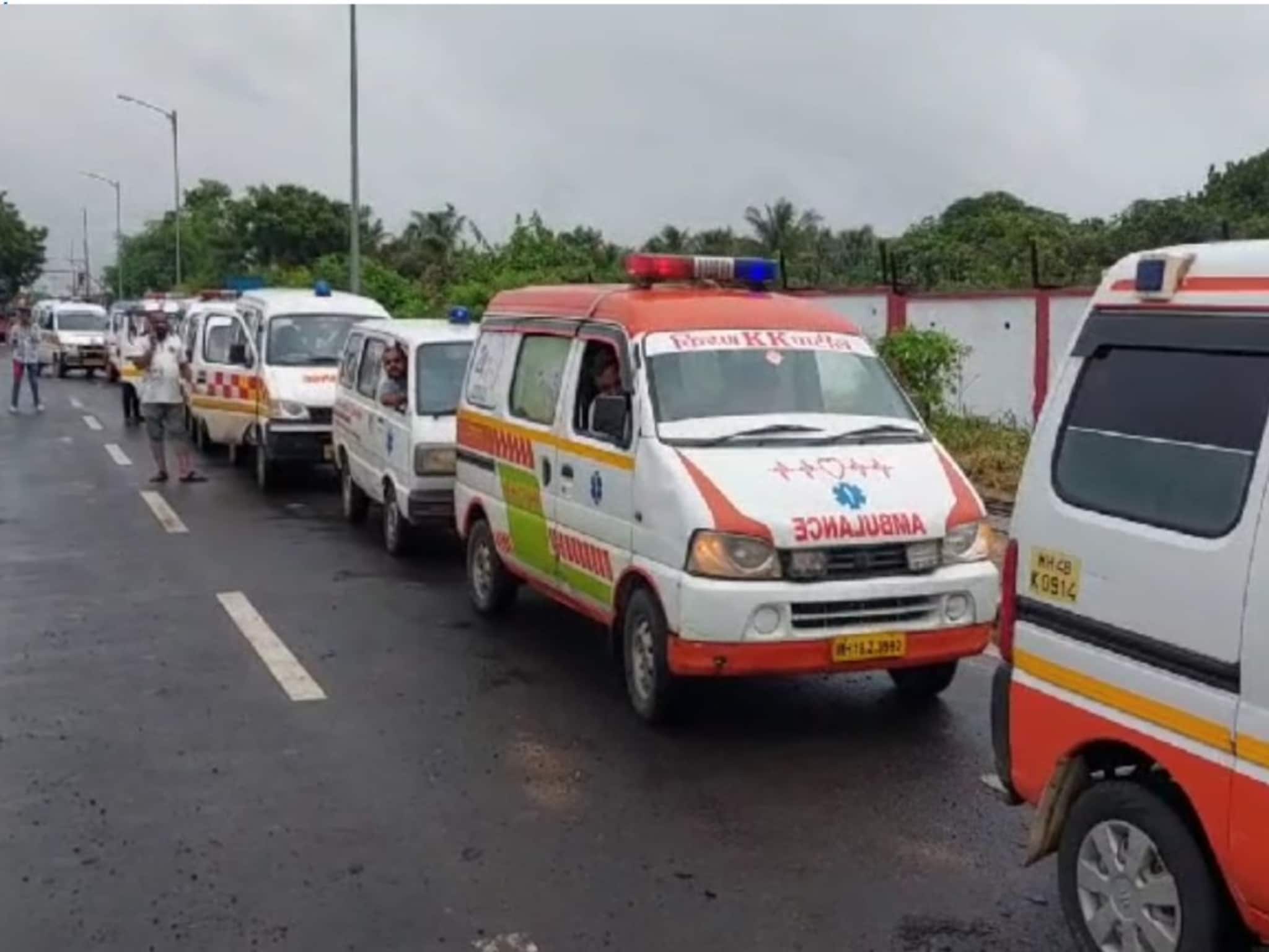 26 मृतदेह येणार, विमानतळावर 26 रुग्णवाहिका पोहोचल्या, काळीज धस्स करणारे PHOTOS