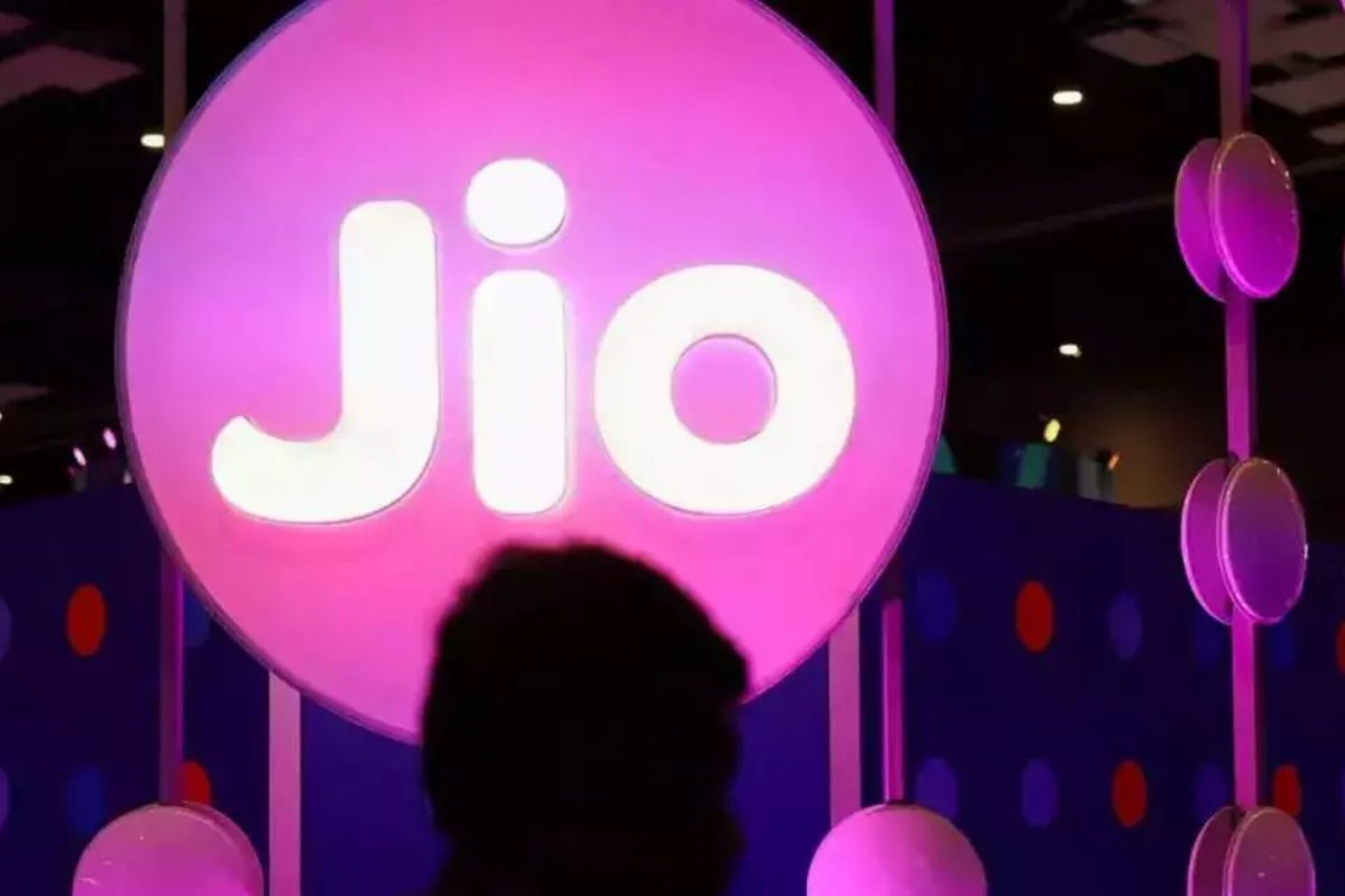 Jio फक्त 11 रुपयांत देतंय भारी प्लॅन! मिळेल अनलिमिटेड डेटा
