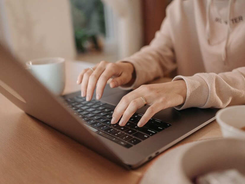 Ctrl + P: तुम्हाला फाइल प्रिंट करायची असेल, तर तुम्ही Ctrl + P दाबून थेट प्रिंट कमांड देऊ शकता.