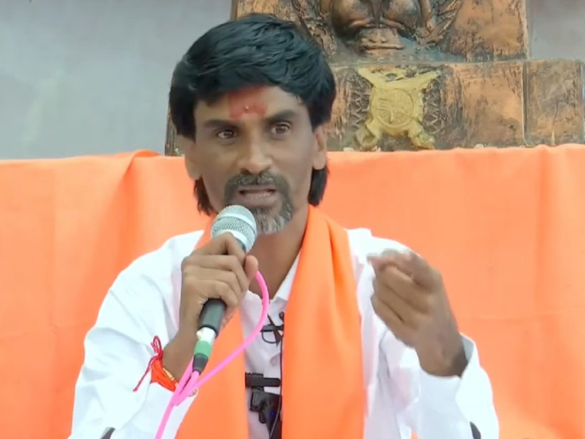 'पश्चिमेकडून आलेल्या वाऱ्यामुळे शिवरायांचा पुतळा पश्चिमेकडेच कसा कोसळला?' जरांगेंना वेगळाच संशय!