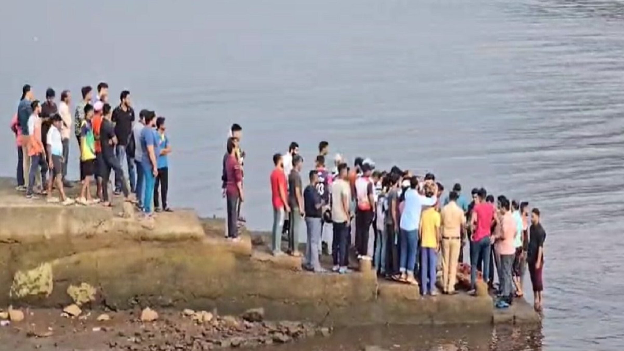 Raigad : महाबळेश्वरहून महाडला गेले, सावित्री नदीत पोहताना बुडाले; एकाच कुटुंबातील तिघांचा मृत्यू