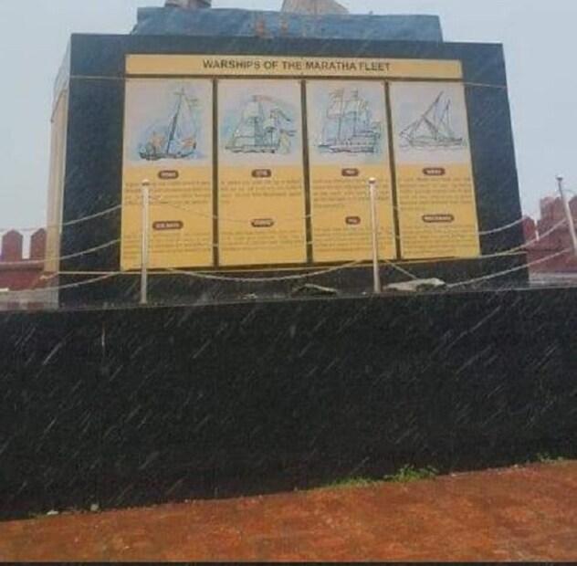 छत्रपती शिवाजी महाराजांनी इ.स 1664 ते 1667 या काळात राजकोट किल्ल्याची उभारणी केली. 1766 साली इंग्रद आणि करवीरकर यांच्यात तह झाला. त्यानुसार राजकोट किल्ल्यात इंग्रजांनी वखार आणि मोठे जहाज उभे करण्यासाठी परवानगी मागितली होती.