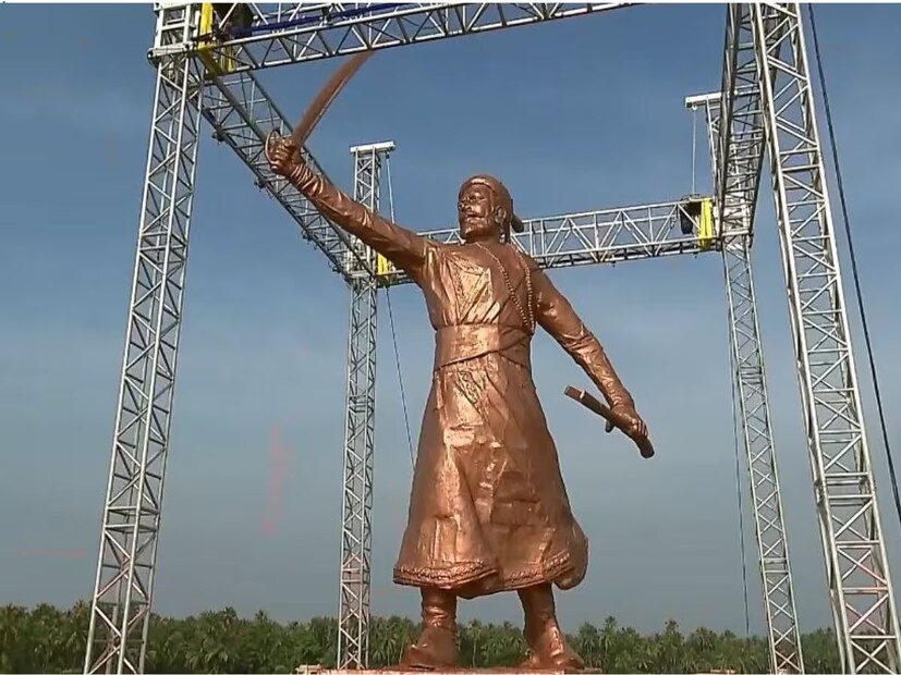 छत्रपती शिवाजी महाराजांनी सिंधुदुर्ग किल्ला बांधल्यावर त्याचं रक्षण करण्यासाठी काही किल्ले बांधले. यात पद्मगड, सर्जेकोट आणि राजकोटचा समावेश आहे.