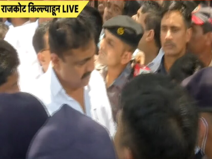 नारायण राणे यांचे सहकारी पुतळा बघून बाहेर चालले होते. आम्ही आत गेलो होते. त्यानंतर बाचाबाची झाली. सामंजस्याने घ्यायला हवं. यातून मार्ग निघायला हवा असं जयंत पाटील यांनी म्हटलं.