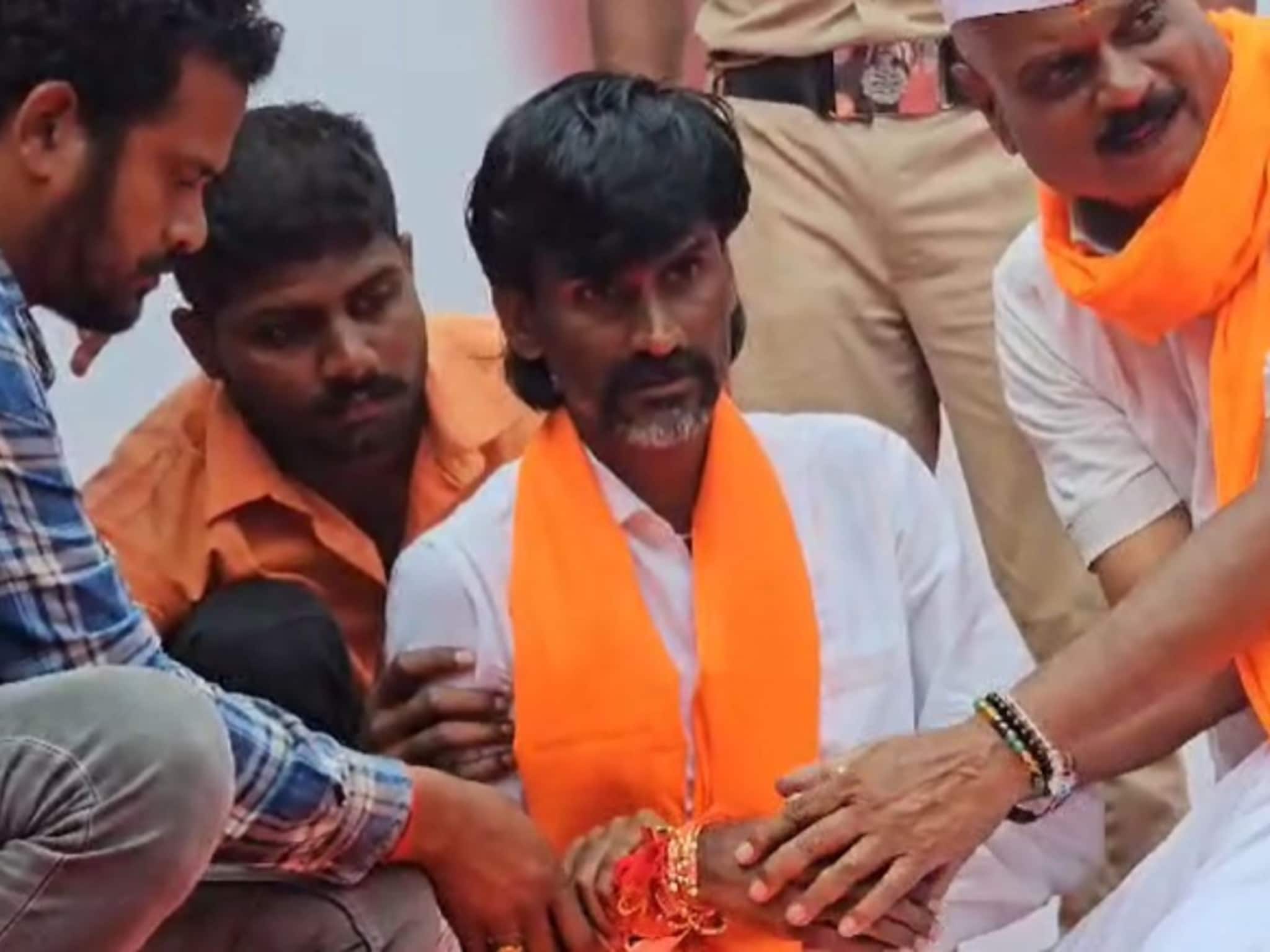 Satara News : मोठी बातमी! मनोज जरांगे पाटील यांची प्रकृती अचानक खालावली; स्टेजवरचं कोसळले अन्..